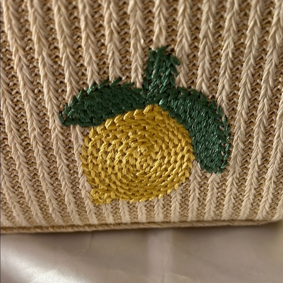 🍋 Super Cute Handbag w/ Embroidered Lemons!! 🍋 - Picture 3 of 5